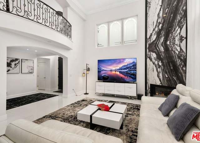 Property at 11974 Mayfield Ave #2, Los Angeles, CA 90049, 4 beds, 5 baths