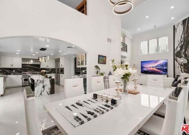 Property at 11974 Mayfield Ave #2, Los Angeles, CA 90049, 4 beds, 5 baths