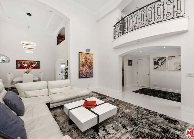 Property at 11974 Mayfield Ave #2, Los Angeles, CA 90049, 4 beds, 5 baths