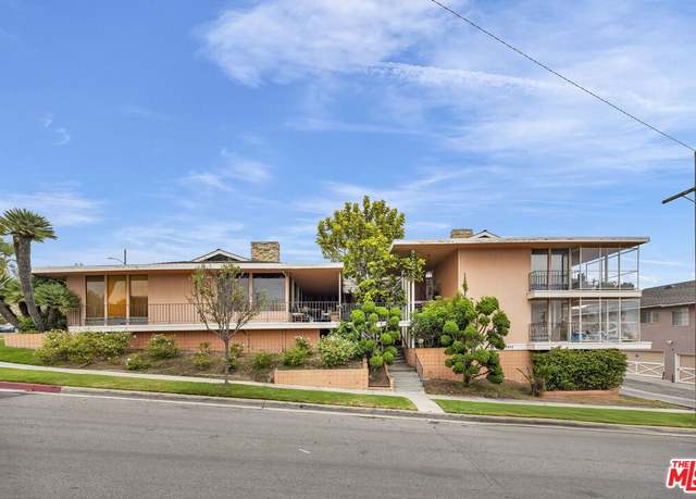 Property at 5840 S Kings Rd, Los Angeles, CA 90056, 9 beds, 6 baths