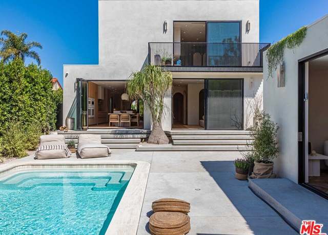 Property at 309 N Arden Blvd, Los Angeles, CA 90004, 5 beds, 4.5 baths