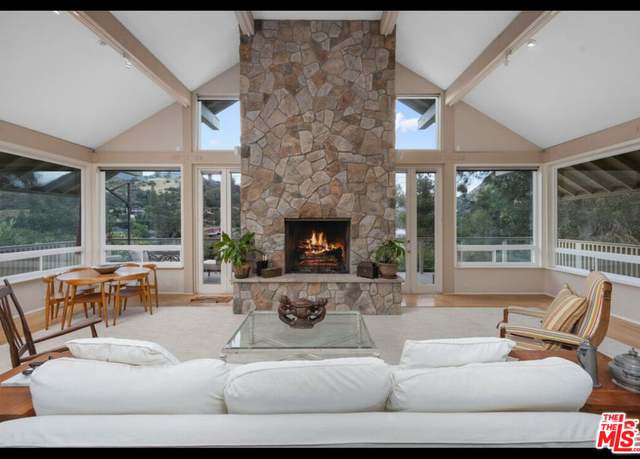 Property at 2090 Lakeshore Dr, Agoura Hills, CA 91301, 3 beds, 3.5 baths