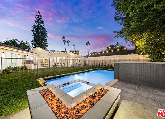 Property at 530 S Bentley Ave, Los Angeles, CA 90049, 7 beds, 6.5 baths