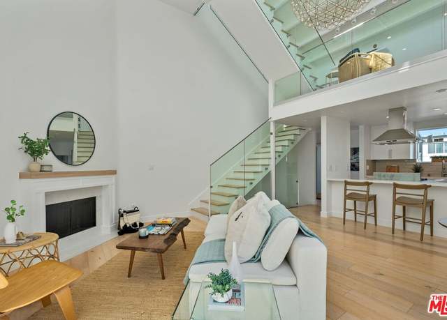 Property at 14 Reef St #4, Marina Del Rey, CA 90292, 2 beds, 2 baths