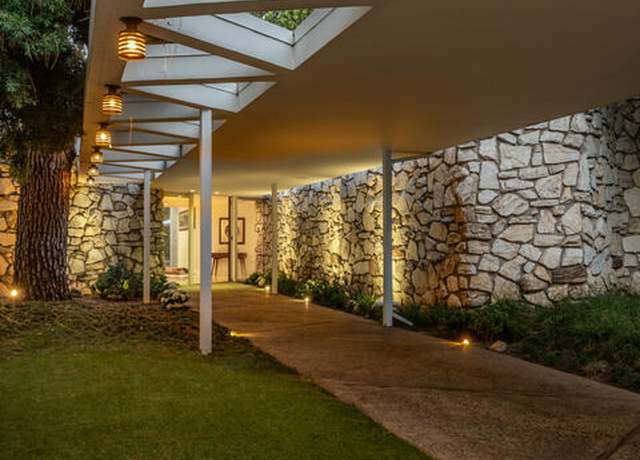 Property at 1010 N Rexford Dr, Beverly Hills, CA 90210, 7 beds, 6.5 baths