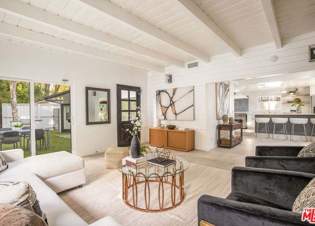 Property at 16733 Oak View Dr, Encino, CA 91436, 3 beds, 3.5 baths
