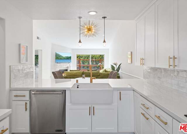 Property at 229 Villa Point Dr, Newport Beach, CA 92660, 2 beds, 2 baths