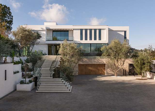 Property at 16187 Royal Oak Rd, Encino, CA 91436, 8 beds, 11 baths