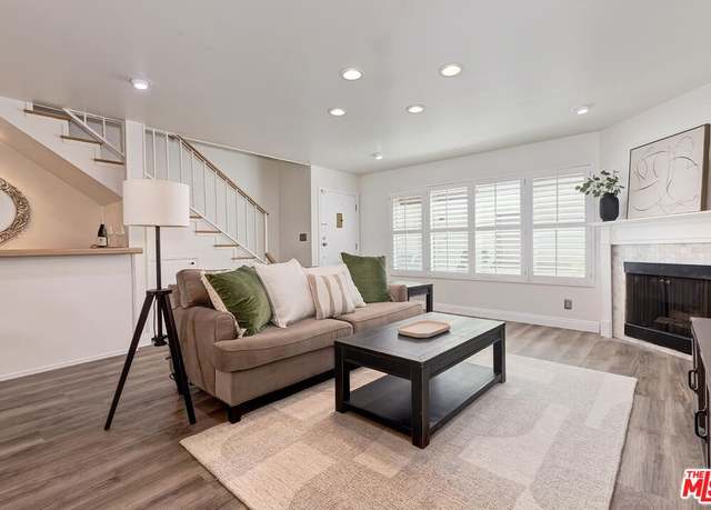 Property at 14332 Dickens St #10, Sherman Oaks, CA 91423, 2 beds, 2.5 baths