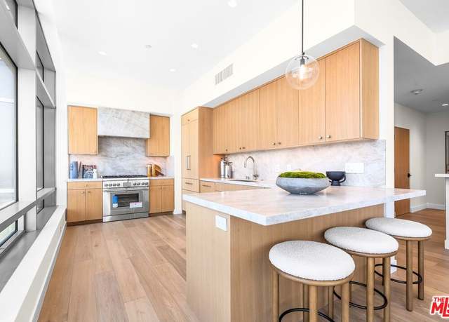 Property at 900 W Olympic Blvd Unit 27B, Los Angeles, CA 90015, 2 beds, 3 baths