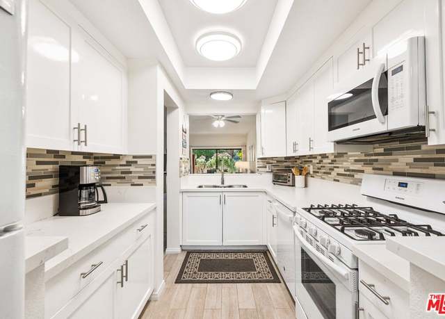 Property at 2345 S Cherokee Way #158, Palm Springs, CA 92264, 2 beds, 2.5 baths