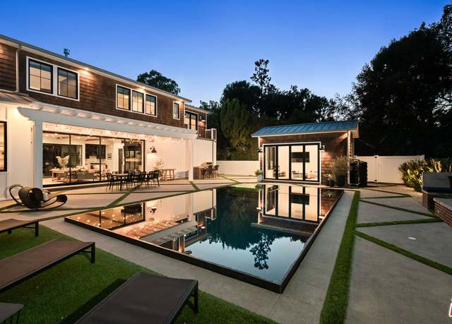 Property at 16101 Royal Mount Dr, Encino, CA 91436, 6 beds, 6.5 baths
