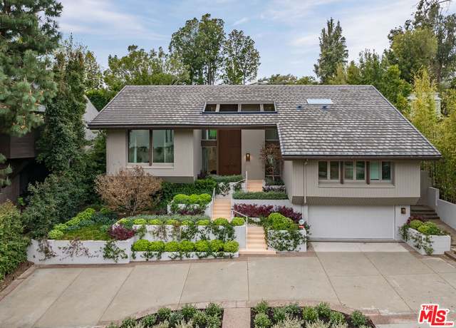Property at 1059 Angelo Dr, Beverly Hills, CA 90210, 4 beds, 4.5 baths