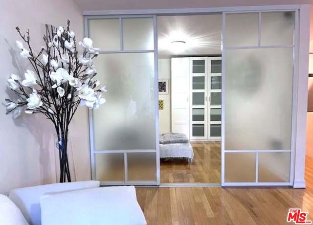 Property at 11645 Montana Ave #102, Los Angeles, CA 90049, 2 beds, 1 bath