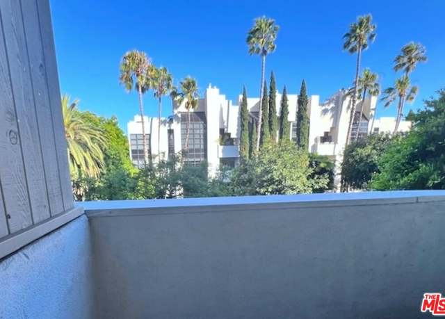Property at 11645 Montana Ave #102, Los Angeles, CA 90049, 2 beds, 1 bath
