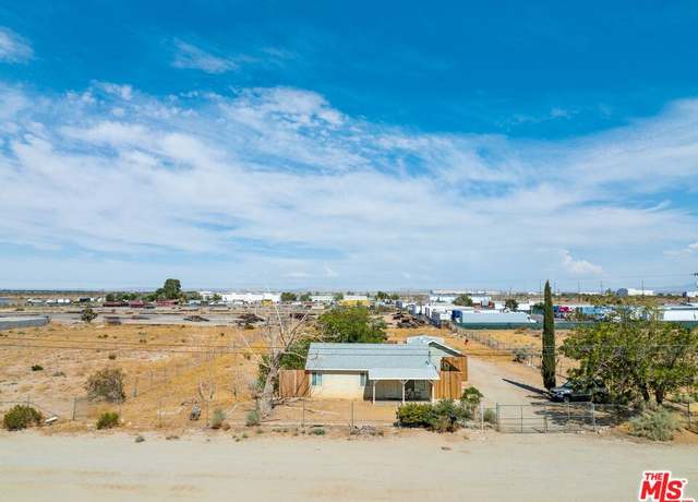 Property at 42104 6th St, Lancaster, CA 93535, 2 beds, 1 bath