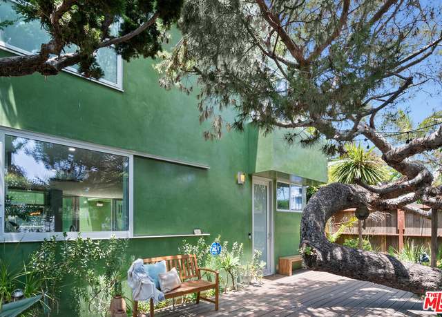 Property at 725 Superba Ave, Venice, CA 90291, 2 beds, 2.5 baths