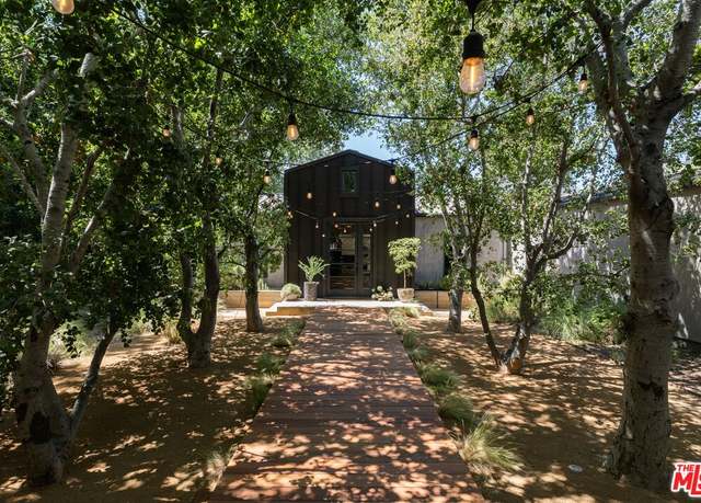 Property at 226 S Rimpau Blvd, Los Angeles, CA 90004, 6 beds, 6.5 baths