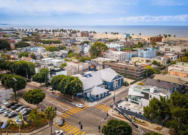 Property at 132 Brooks Ave, Venice, CA 90291