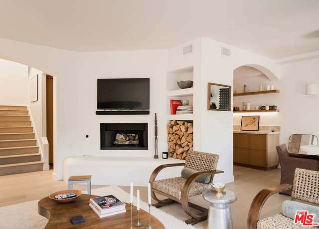 Property at 6435 Zumirez Dr #8, Malibu, CA 90265, 2 beds, 2.5 baths