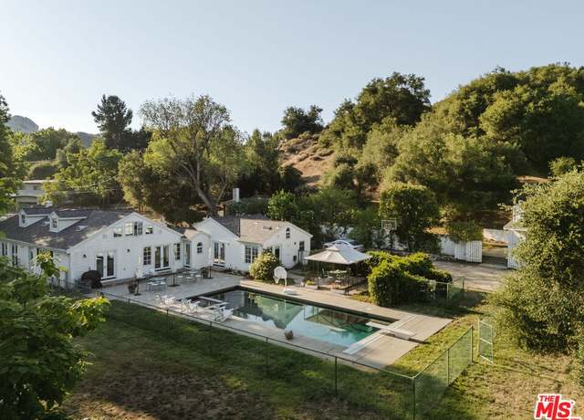 Property at 1520 Bonnell Dr, Topanga, CA 90290, 6 beds, 4.5 baths