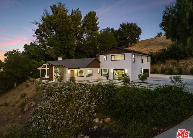 Property at 9425 Gierson Ave, Chatsworth, CA 91311, 4 beds, 3.5 baths