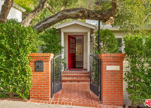 Property at 9720 Yoakum Dr, Beverly Hills, CA 90210, 2 beds, 1.5 baths