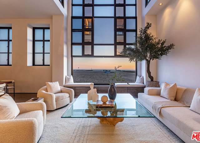 Property at 4 Yawl St, Marina Del Rey, CA 90292, 4 beds, 4.5 baths