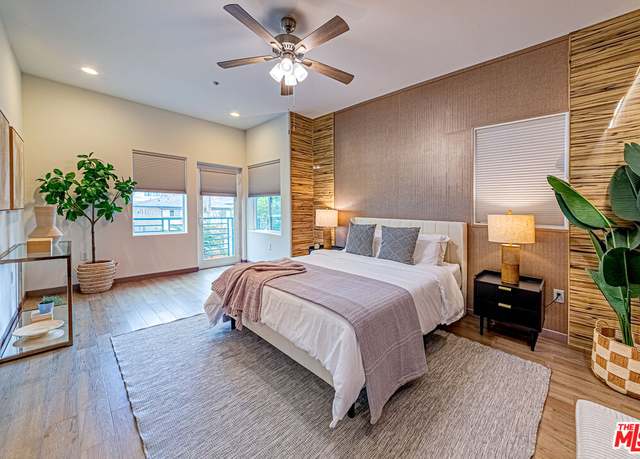 Property at 903 S New Hampshire Ave #302, Los Angeles, CA 90006, 3 beds, 2 baths