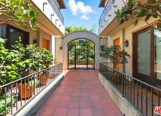 Property at 838 16th St #5, Santa Monica, CA 90403, 2 beds, 2.5 baths
