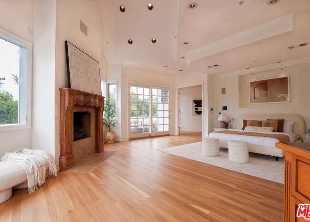 Property at 628 N Elm Dr, Beverly Hills, CA 90210, 7 beds, 7.5 baths