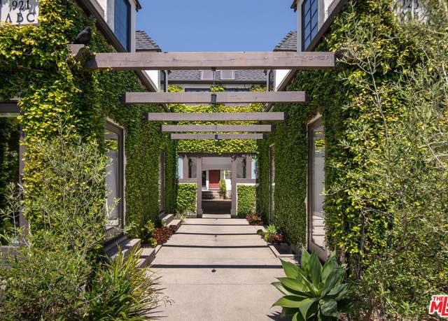 Property at 921 16th St, Santa Monica, CA 90403, 9 beds, 6 baths