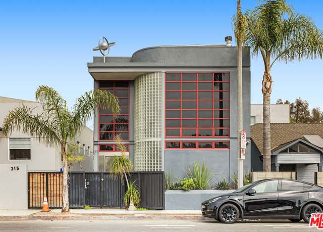 Property at 217 Windward Ave, Venice, CA 90291, 4 beds, 3 baths