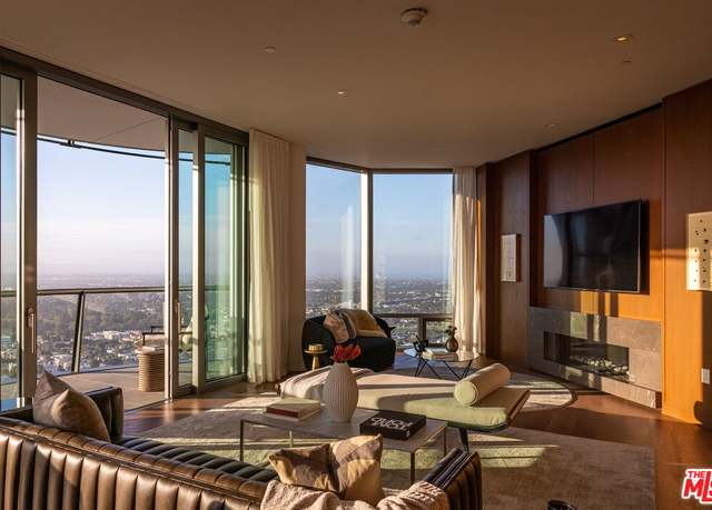 Property at 211 W Elm Ct Unit 39A, Los Angeles, CA 90067, 3 beds, 4.5 baths