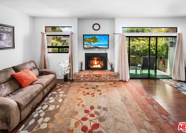 Property at 11911 Magnolia Blvd #7, Valley Village, CA 91607, 3 beds, 2.5 baths