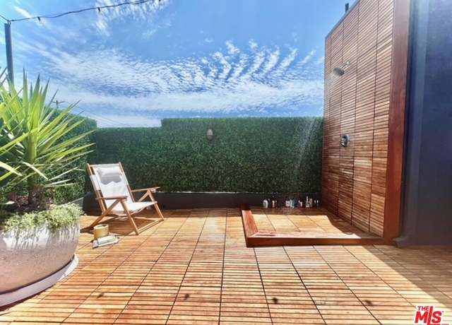 Property at 2513 Lincoln Blvd, Venice, CA 90291, 3 beds, 3 baths
