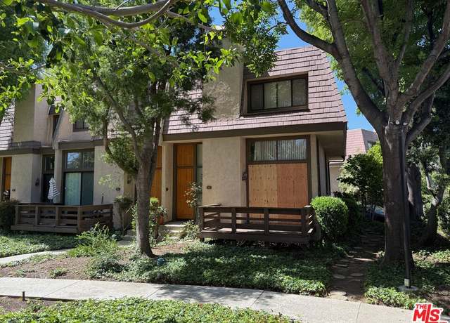 Property at 9000 Vanalden Ave #117, Northridge, CA 91324, 3 beds, 3 baths