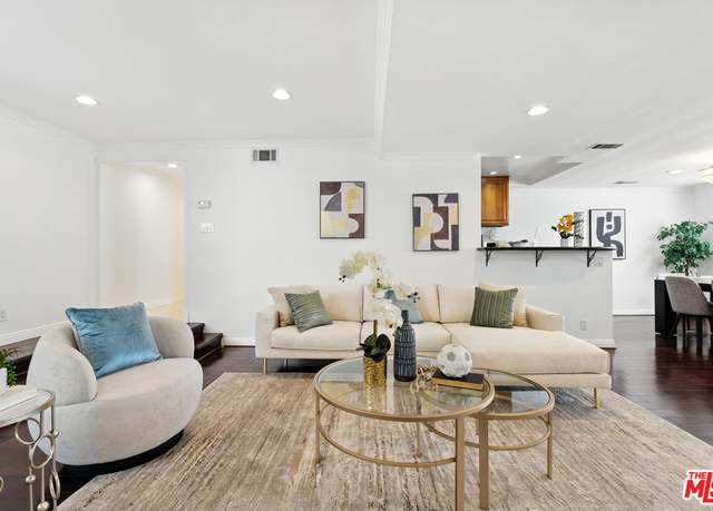Property at 321 N Oakhurst Dr #203, Beverly Hills, CA 90210, 2 beds, 2 baths