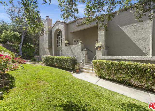 Property at 22210 Wildwood Pl, Chatsworth, CA 91311, 3 beds, 2.5 baths