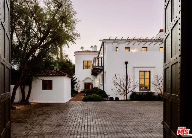 Property at 911 N Beverly Dr, Beverly Hills, CA 90210, 6 beds, 7 baths