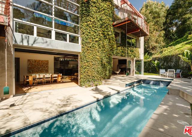 Property at 562 Stassi Ln, Santa Monica, CA 90402, 4 beds, 5 baths