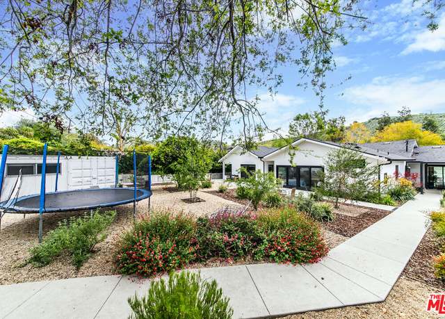 Property at 1865 El Monte Dr, Thousand Oaks, CA 91362, 4 beds, 4 baths