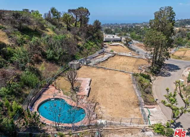 Property at 1210 Las Lomas Pl, Pacific Palisades, CA 90272