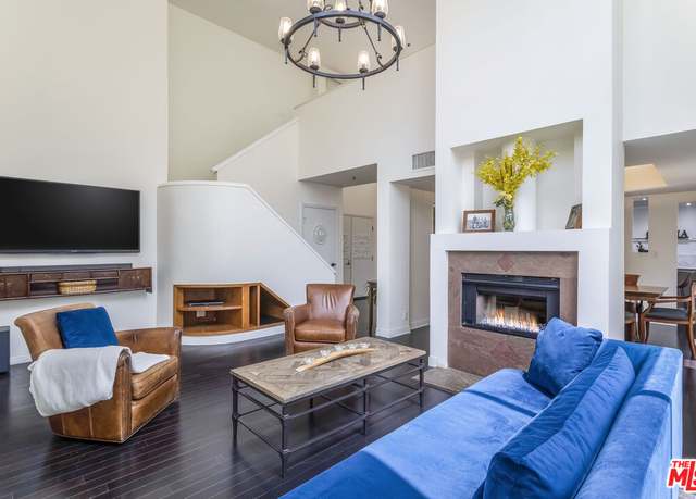 Property at 410 S Barrington Ave #309, Los Angeles, CA 90049, 2 beds, 3 baths