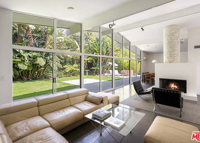 Property at 30611 Las Estrellas Dr, Malibu, CA 90265, 4 beds, 3 baths