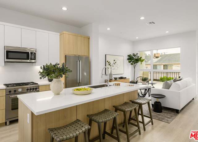 Property at 6118 Marbella Pl, Los Angeles, CA 90038, 3 beds, 3.5 baths