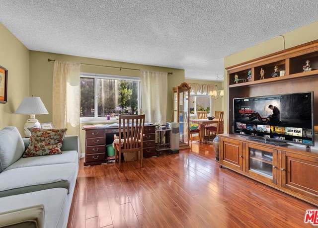 Property at 11813 Runnymede St #17, North Hollywood, CA 91605, 1 bed, 1 bath