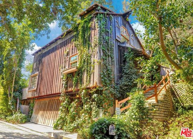Property at 9219 Thrush Way, Los Angeles, CA 90069, 3 beds, 3 baths