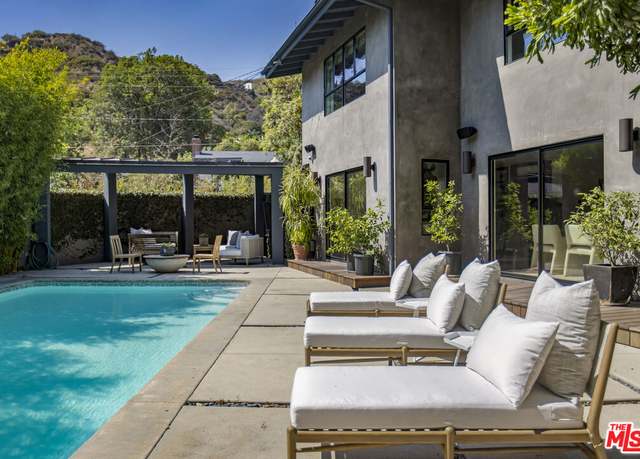 Property at 3204 N Beachwood Dr, Los Angeles, CA 90068, 3 beds, 3.5 baths