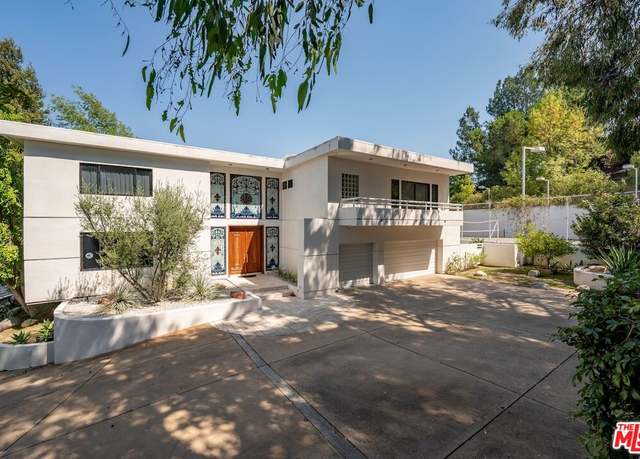 Property at 15656 Crownridge Pl, Sherman Oaks, CA 91403, 5 beds, 5.5 baths